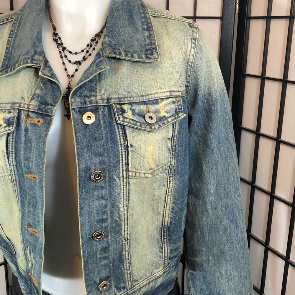 Leslie Fay distressed denim jacket - Picture 6 of 8